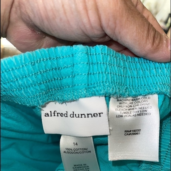 Alfred Dunner Cotton, elastic waistband Capris. Size 14 GUC - Picture 3 of 3